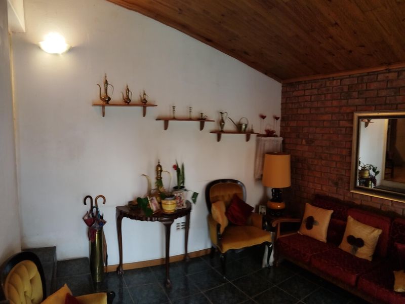 3 Bedroom Family Home for Sale in Valleisig, Uitenhage! - Photo 3