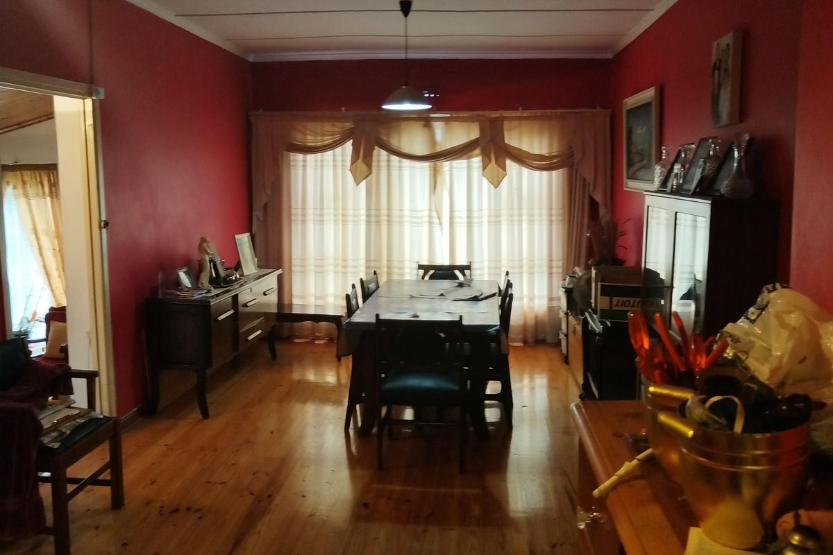 3 Bedroom Family Home for Sale in Valleisig, Uitenhage! - Photo 5
