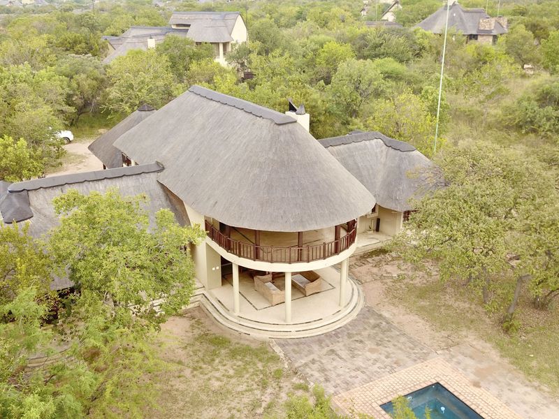 Stylish Family Retreat on the 16th Fairway at Zebula Golf Estate & Spa - Photo 1