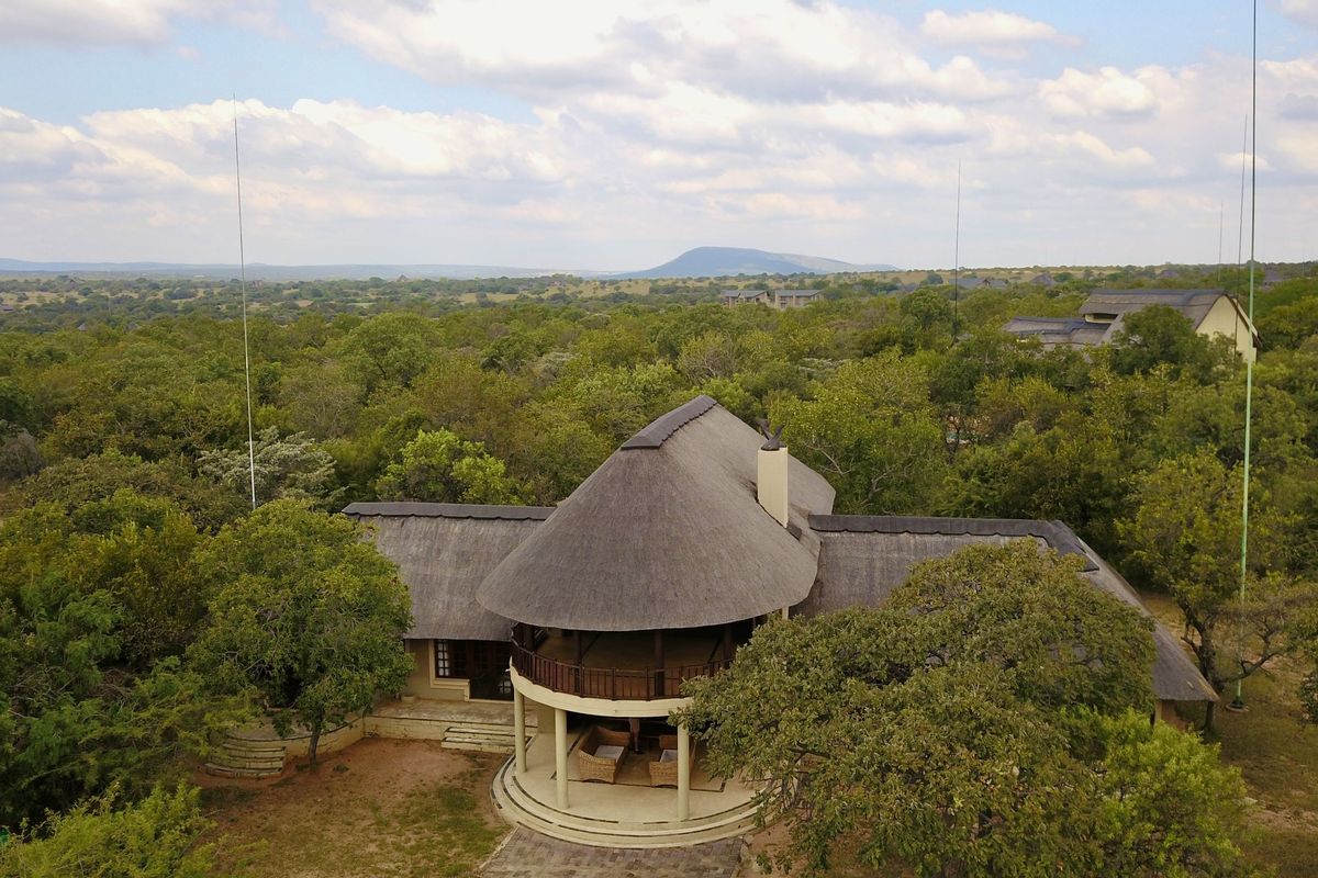 Stylish Family Retreat on the 16th Fairway at Zebula Golf Estate & Spa - Photo 3