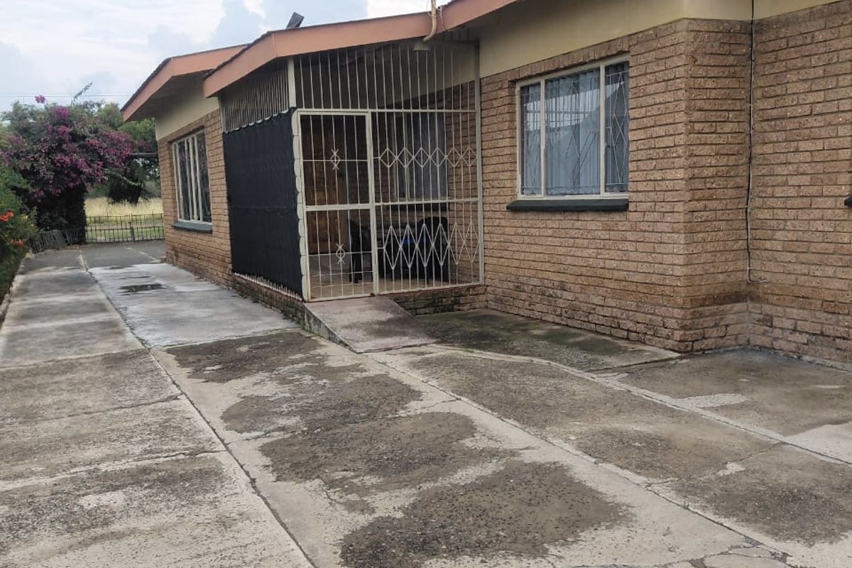 Spacious Family Home with Granny Flat in Peaceful Oranjeville - Photo 3