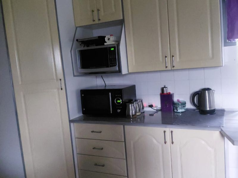 Spacious Family Home with Granny Flat in Peaceful Oranjeville - Photo 5