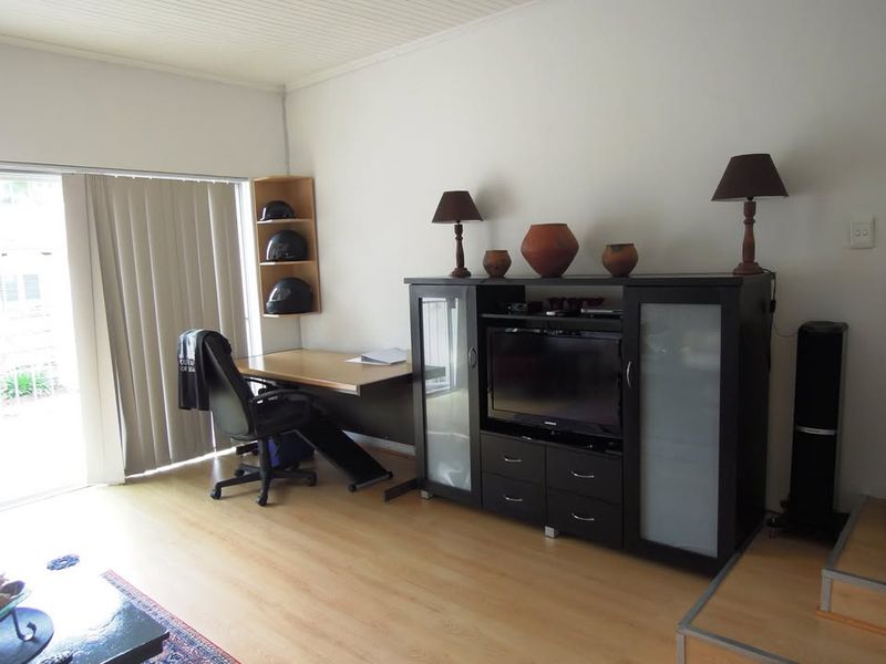 Fully Furnished 1-Bedroom Apartment – Load-Shedding Free Living - Photo 2