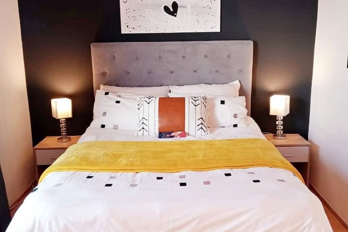 Fully Furnished 1-Bedroom Apartment – Load-Shedding Free Living - Photo 4