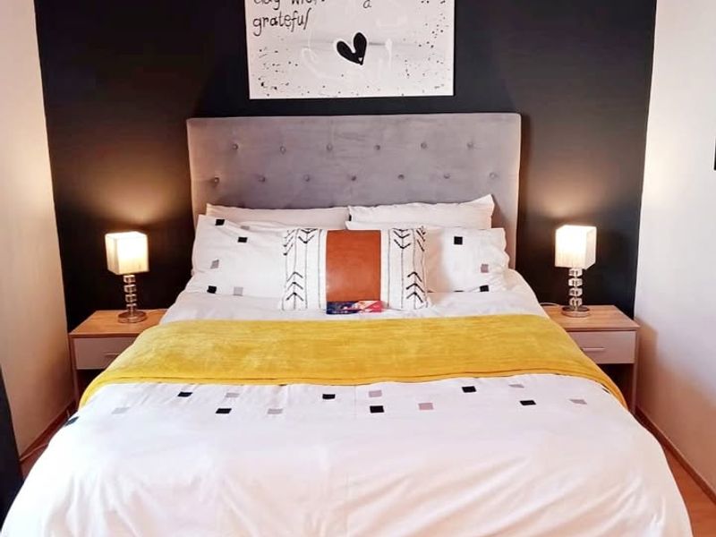 Fully Furnished 1-Bedroom Apartment – Load-Shedding Free Living - Photo 4