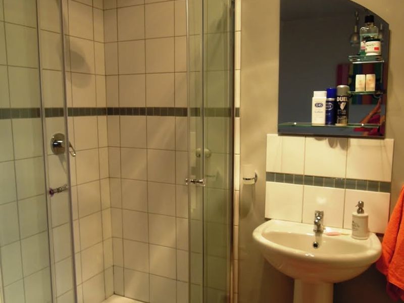 Fully Furnished 1-Bedroom Apartment – Load-Shedding Free Living - Photo 5