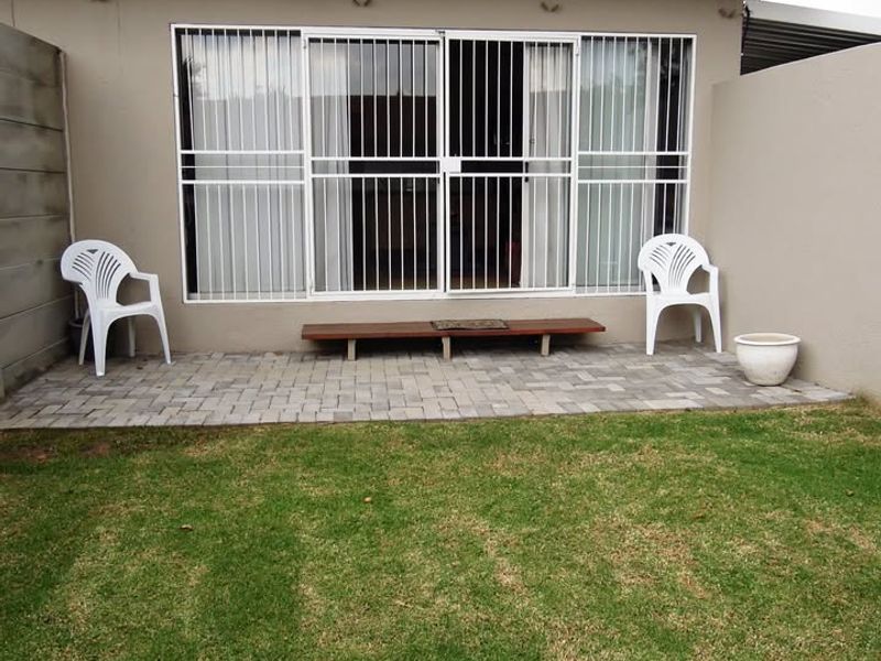 Fully Furnished 1-Bedroom Apartment – Load-Shedding Free Living - Photo 6