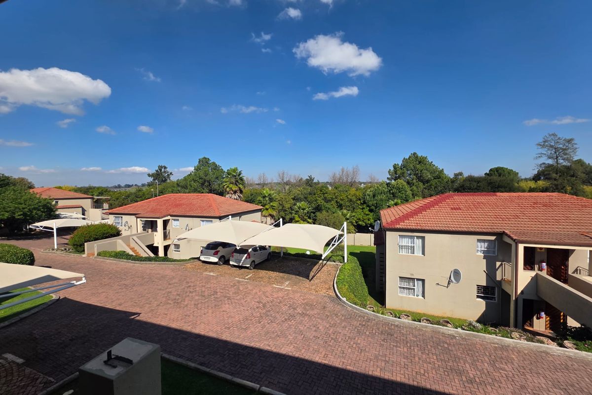 BEAUTIFUL APARTMENT FOR SALE IN VANDERBIJLPARK SW5 - Photo 2