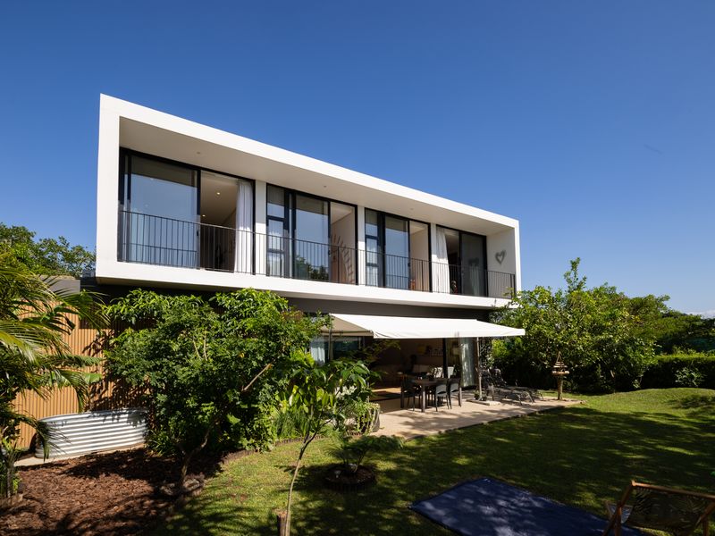 Engineered Elegance Meets Coastal Estate Living - Photo 9