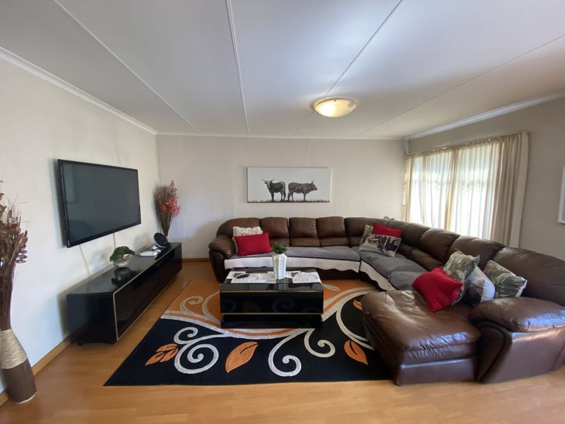 3 Bedroom Duplex In Benoni - Photo 3