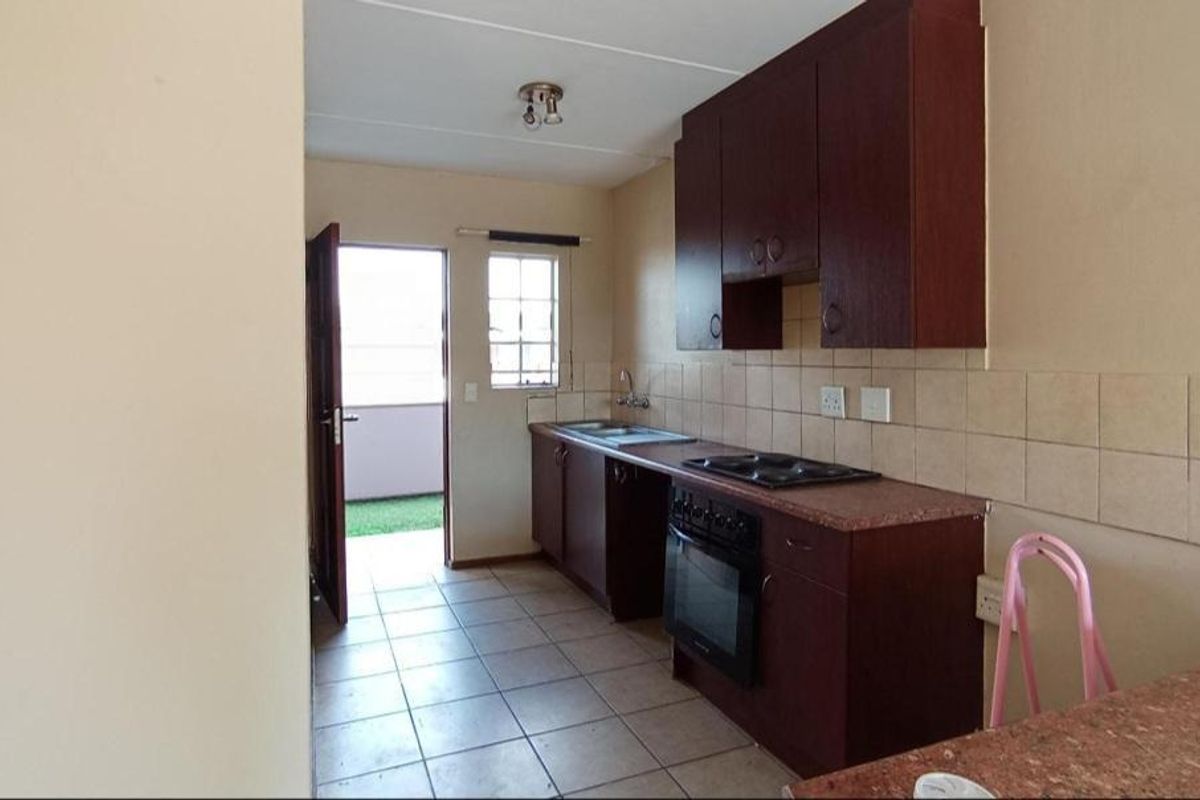 Modern Ground Floor Apartment in Secure Theresapark Estate – Perfect Family Living - Photo 3