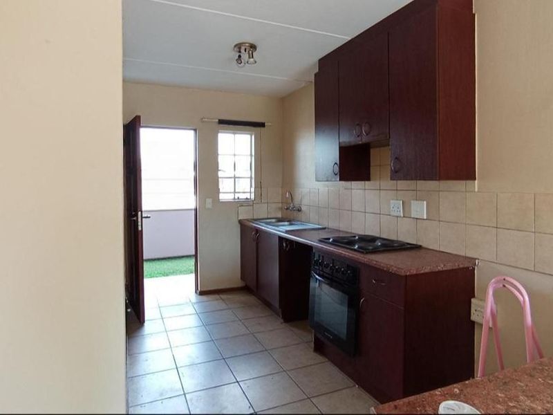 Modern Ground Floor Apartment in Secure Theresapark Estate – Perfect Family Living - Photo 3