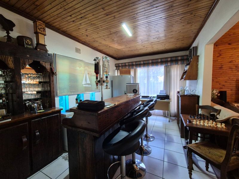 !INVESTOR'S DREAM or PERFECT FAMILY HOME! - Photo 6
