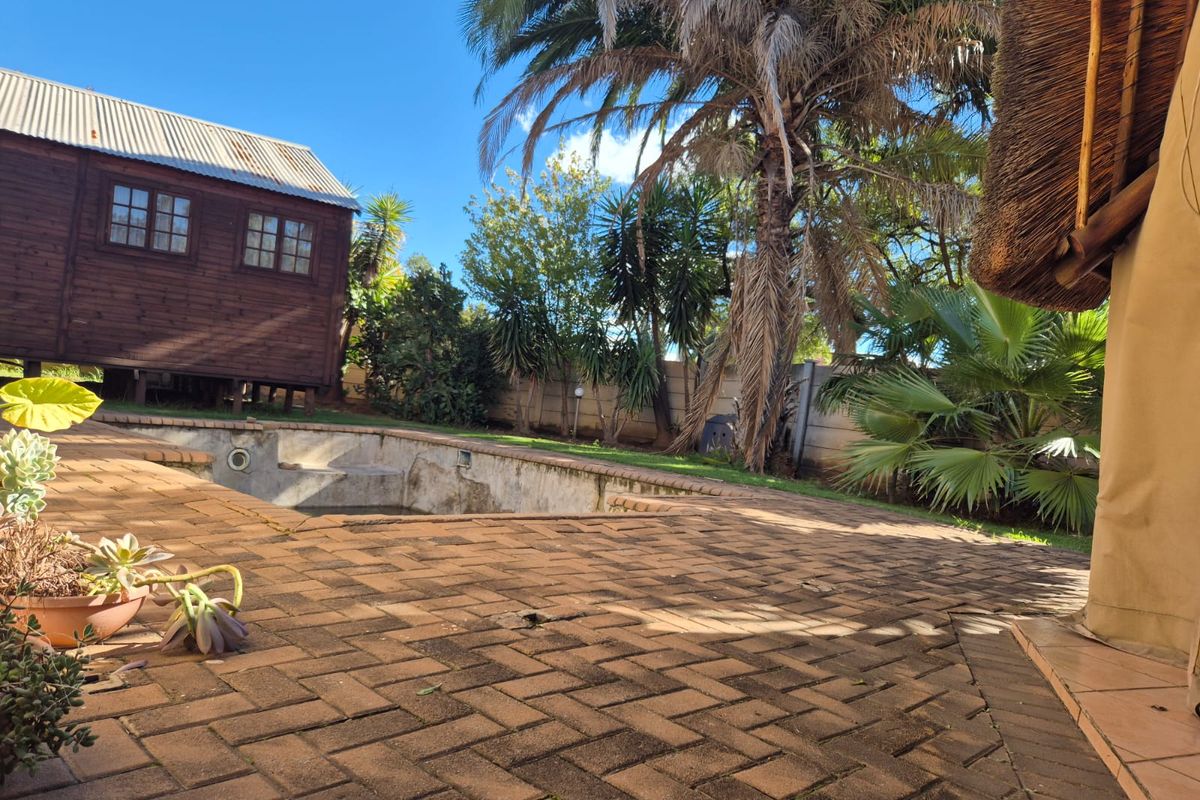 !INVESTOR'S DREAM or PERFECT FAMILY HOME! - Photo 4