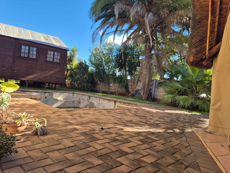 !INVESTOR'S DREAM or PERFECT FAMILY HOME! - Photo 4