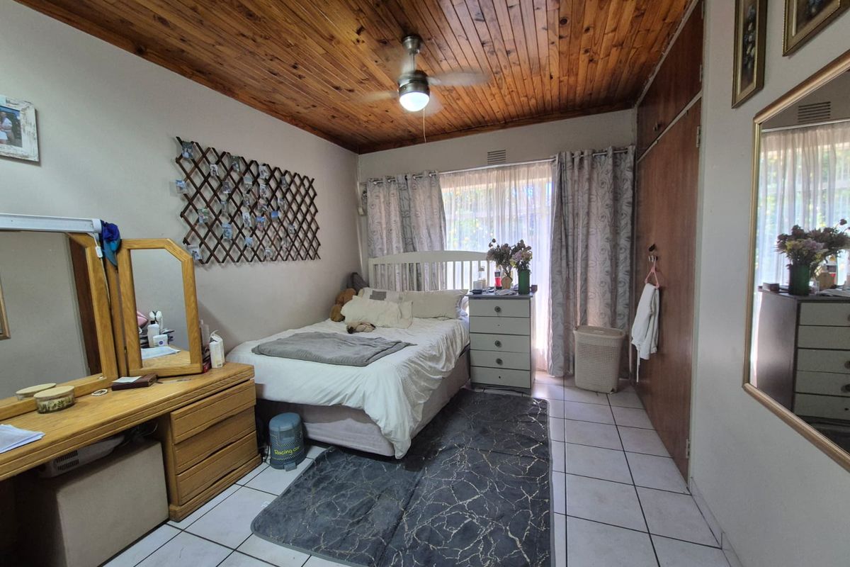 !INVESTOR'S DREAM or PERFECT FAMILY HOME! - Photo 5