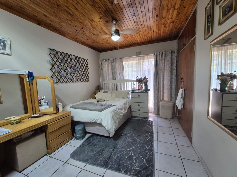 !INVESTOR'S DREAM or PERFECT FAMILY HOME! - Photo 5