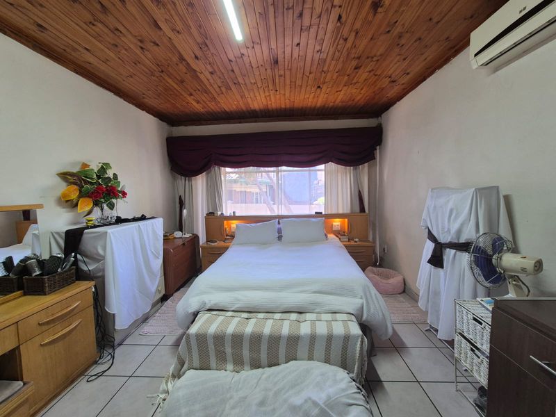 !INVESTOR'S DREAM or PERFECT FAMILY HOME! - Photo 10