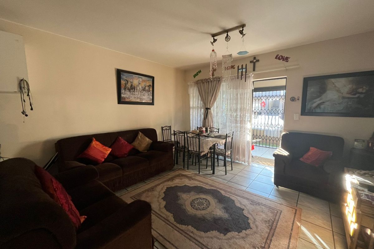 Stunning 2 Bedroom Apartment for Sale - Photo 5