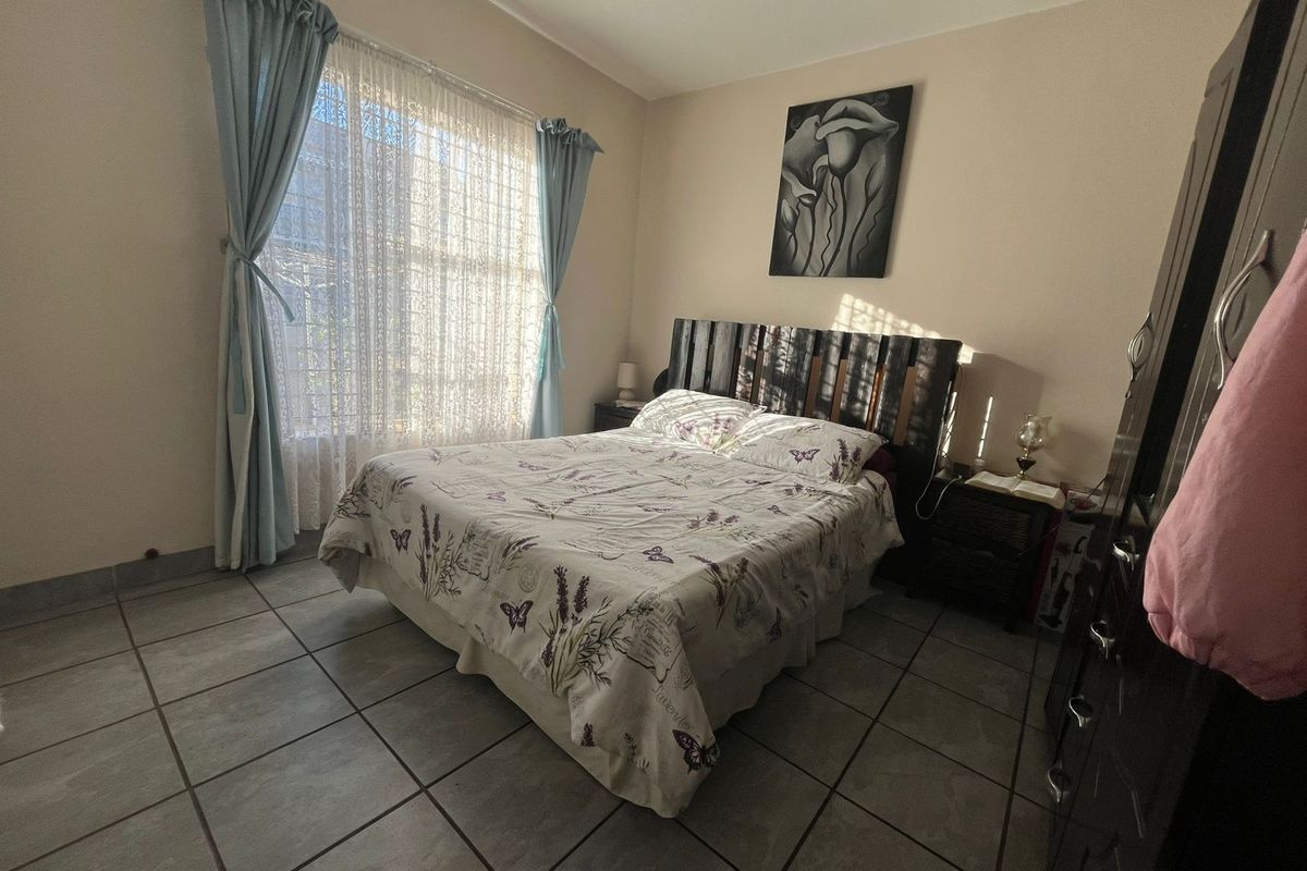 Stunning 2 Bedroom Apartment for Sale - Photo 4