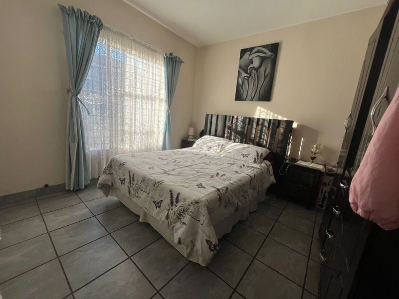 Stunning 2 Bedroom Apartment for Sale - Photo 4