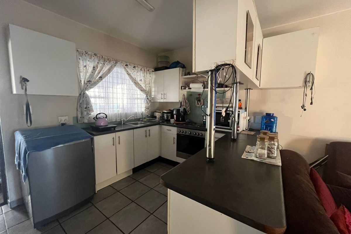 Stunning 2 Bedroom Apartment for Sale - Photo 3
