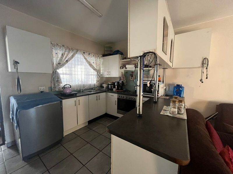 Stunning 2 Bedroom Apartment for Sale - Photo 3