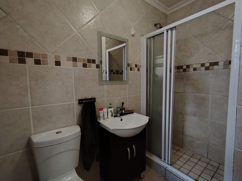 1 Bedroom 1 Bathroom Flat FOR SALE! - Photo 9
