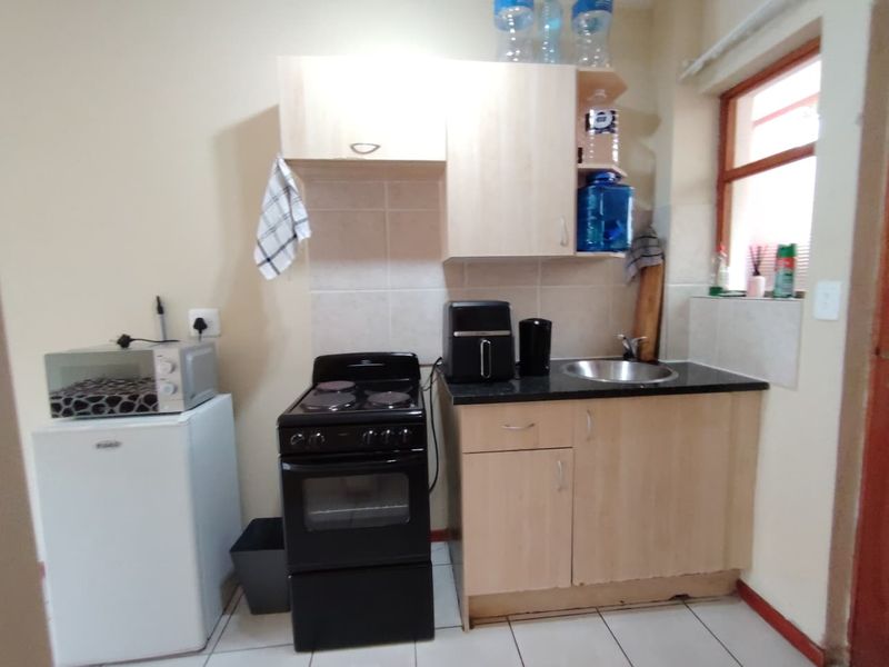 1 Bedroom 1 Bathroom Flat FOR SALE! - Photo 8