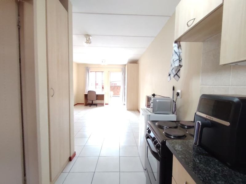 1 Bedroom 1 Bathroom Flat FOR SALE! - Photo 7