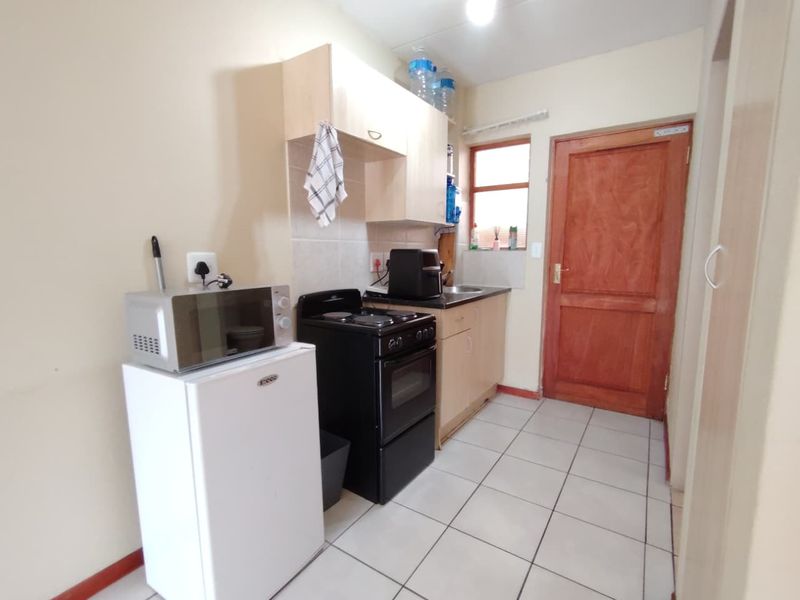 1 Bedroom 1 Bathroom Flat FOR SALE! - Photo 6