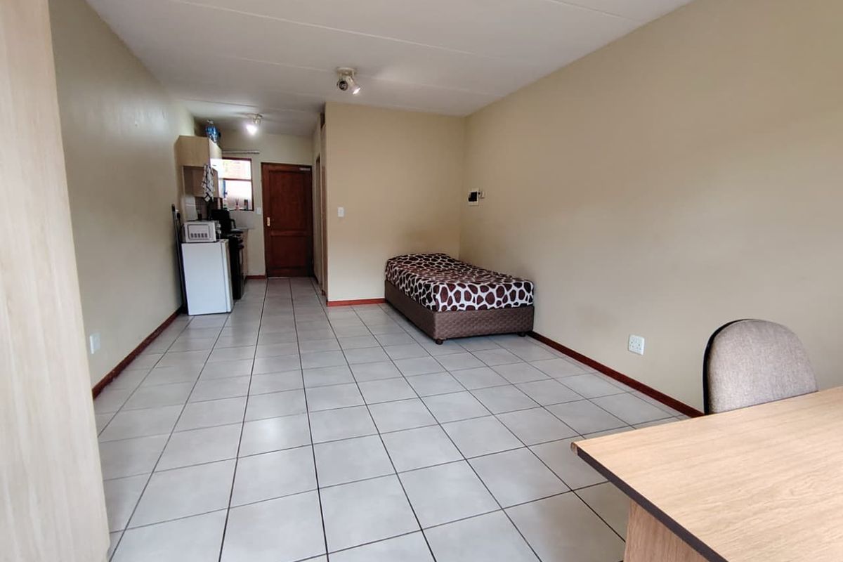 1 Bedroom 1 Bathroom Flat FOR SALE! - Photo 4