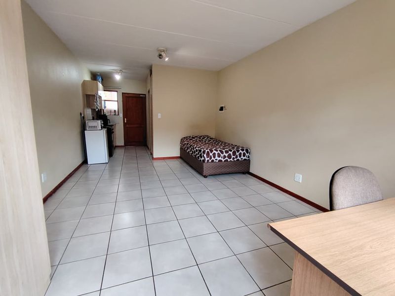 1 Bedroom 1 Bathroom Flat FOR SALE! - Photo 4