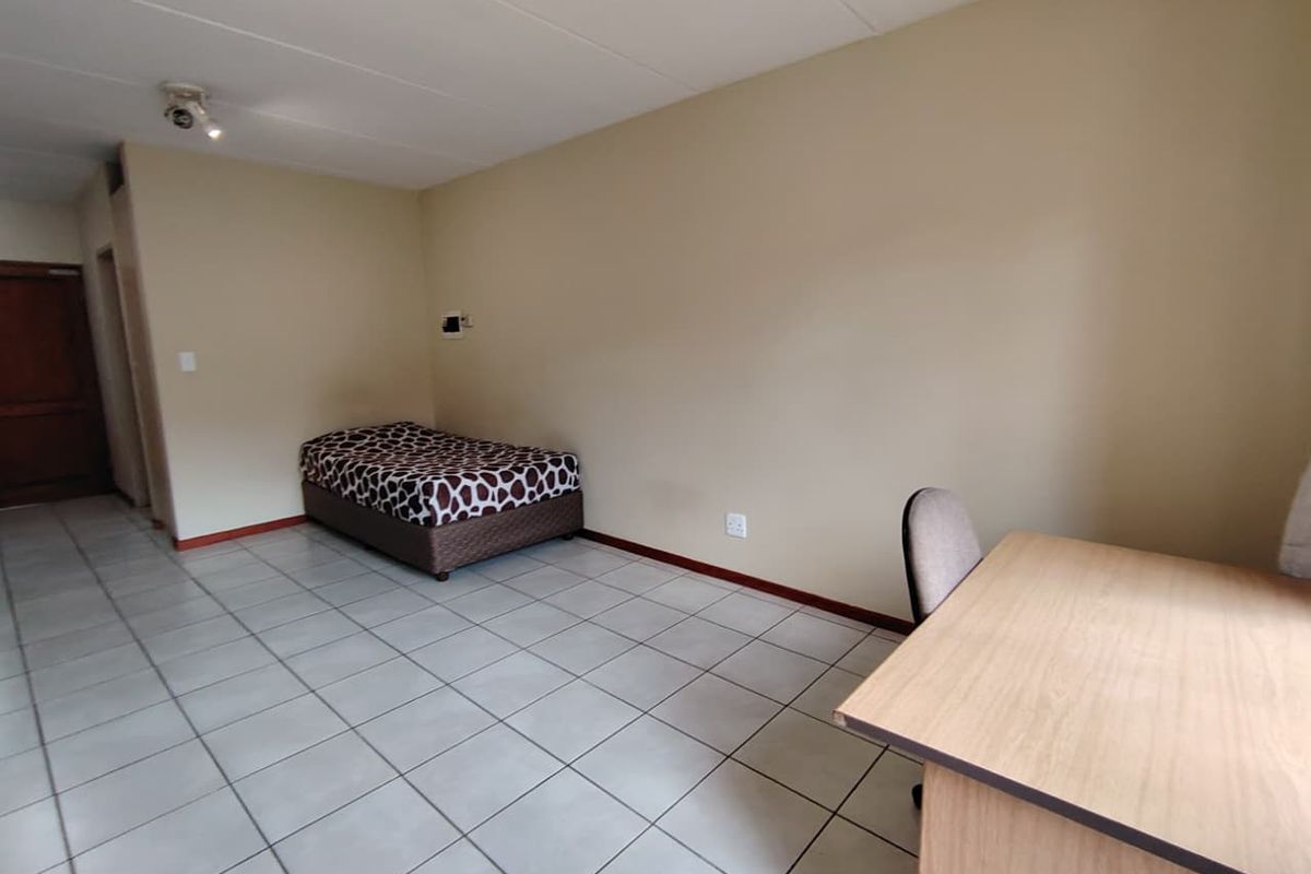 1 Bedroom 1 Bathroom Flat FOR SALE! - Photo 5