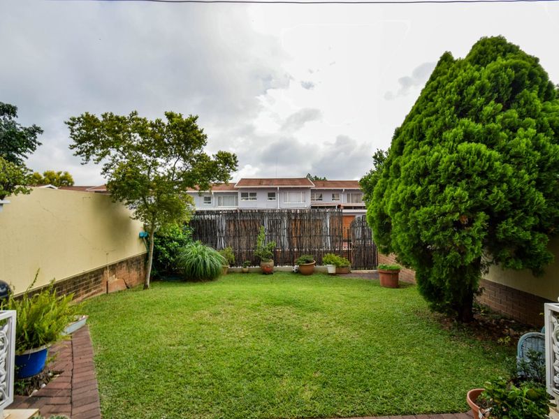Family home in secure complex! - Photo 2