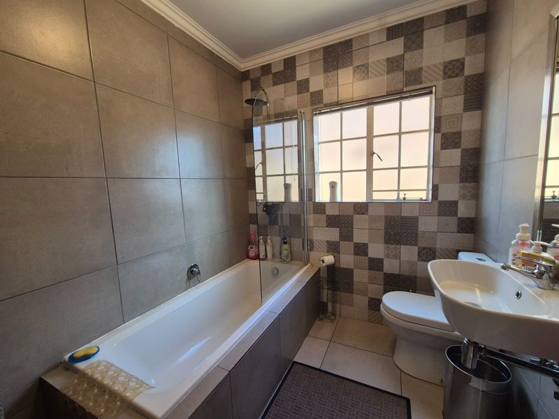 !DREAM TOWNHOUSE - FULL TITLE TOWNHOUSE! - Photo 8