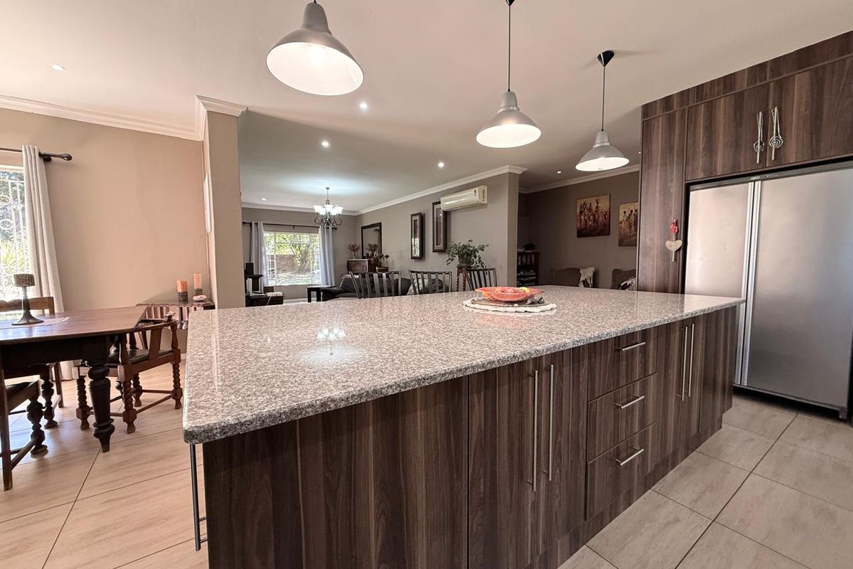 Spacious 4 Bedroom located at Best part of Aviary Hill - Photo 3