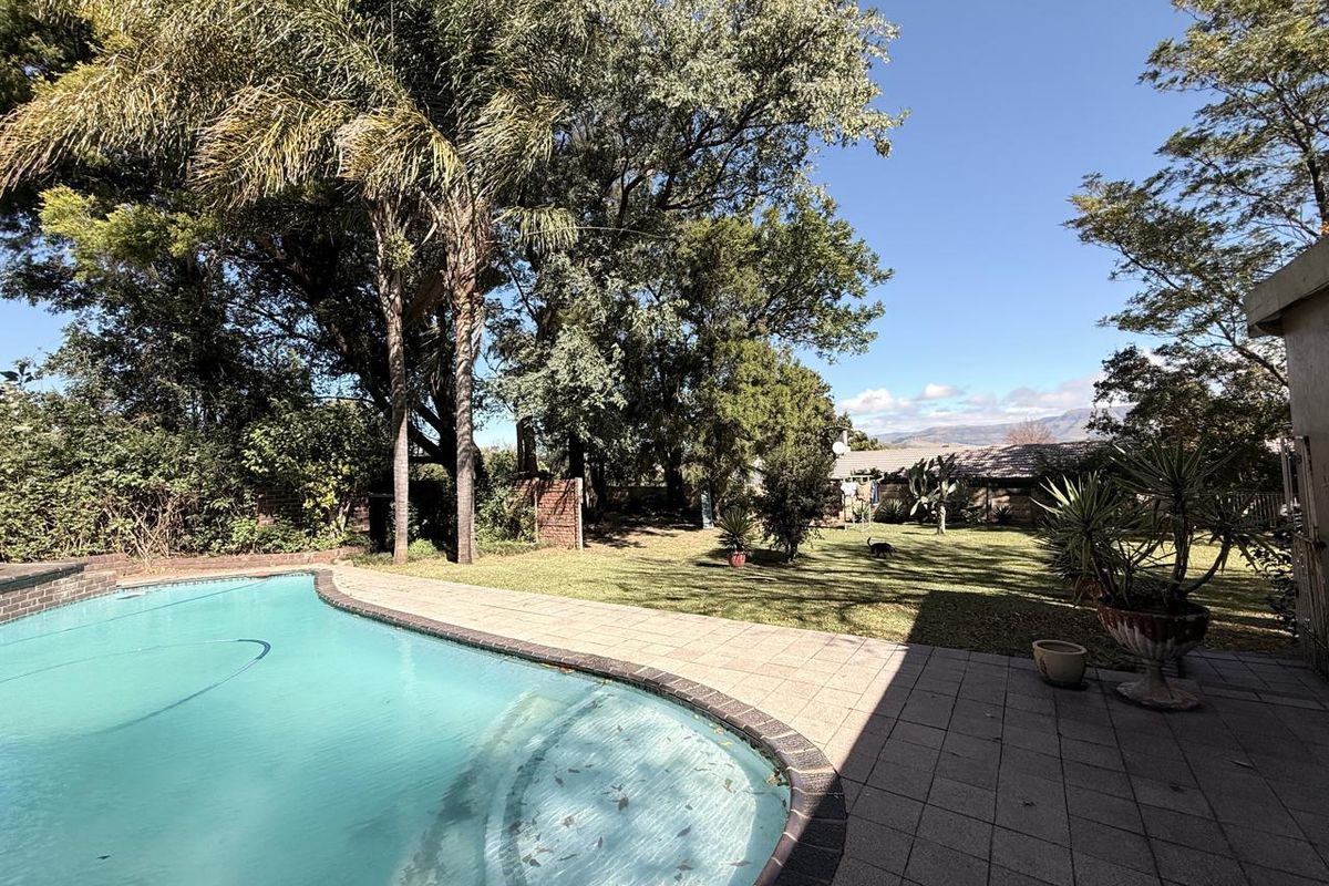 Spacious 4 Bedroom located at Best part of Aviary Hill - Photo 2
