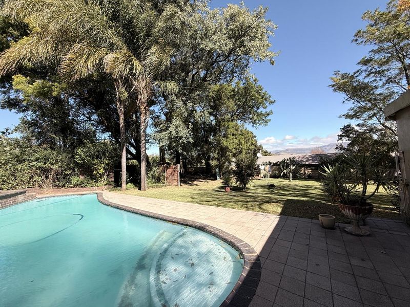 Spacious 4 Bedroom located at Best part of Aviary Hill - Photo 2