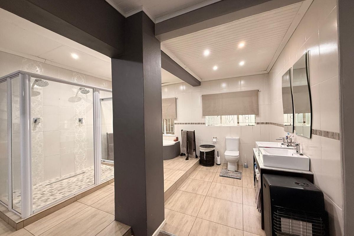 Spacious 4 Bedroom located at Best part of Aviary Hill - Photo 4