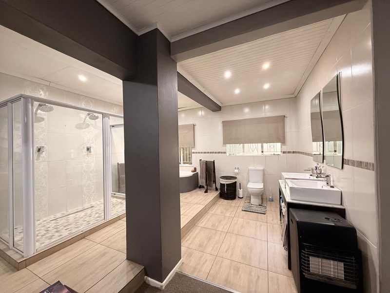 Spacious 4 Bedroom located at Best part of Aviary Hill - Photo 4
