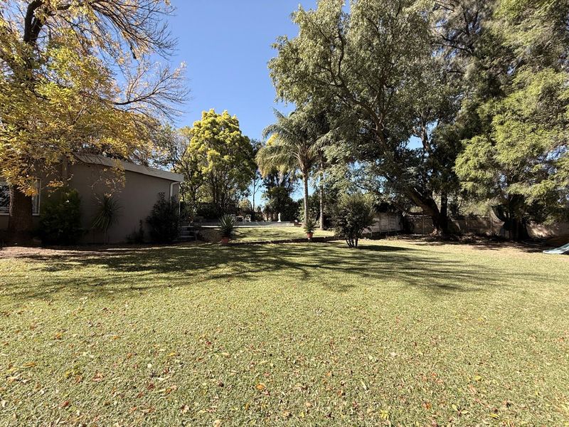 Spacious 4 Bedroom located at Best part of Aviary Hill - Photo 10