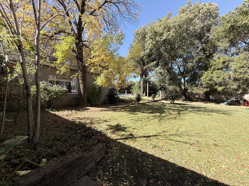 Spacious 4 Bedroom located at Best part of Aviary Hill - Photo 9