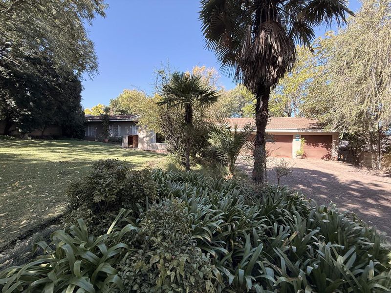 Spacious 4 Bedroom located at Best part of Aviary Hill - Photo 6