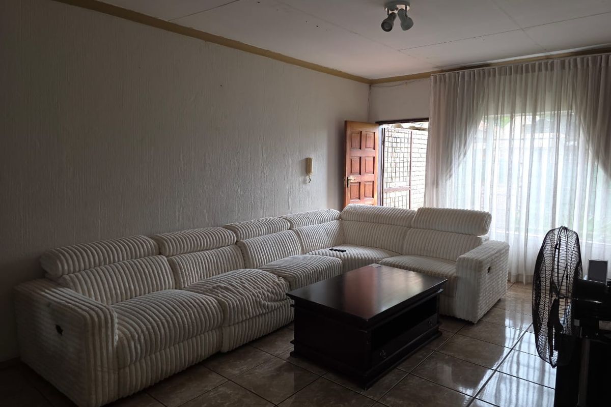 2 Bedroom Starter home on offer! - Photo 2
