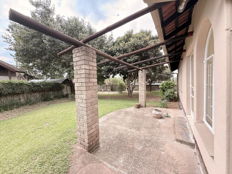 3 Bedroom 3 Garage Garden House to Rent - Photo 3