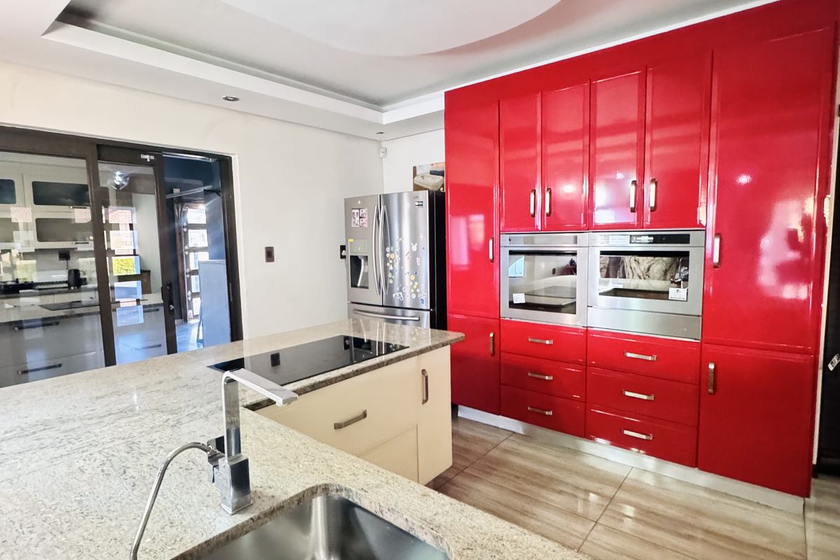 Luxury Family Home with Exceptional Entertainment Spaces in Aerorand - Photo 4
