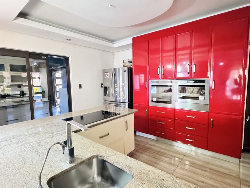 Luxury Family Home with Exceptional Entertainment Spaces in Aerorand - Photo 4