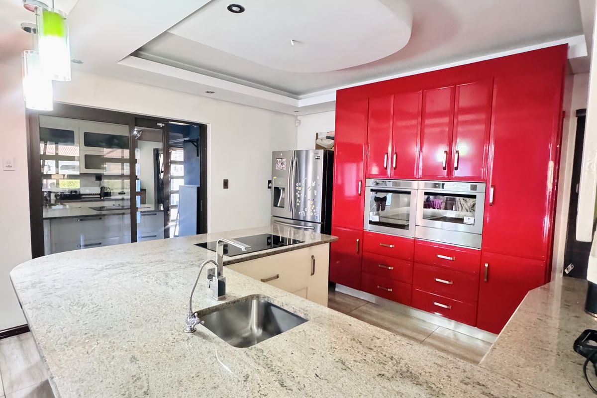 Luxury Family Home with Exceptional Entertainment Spaces in Aerorand - Photo 5