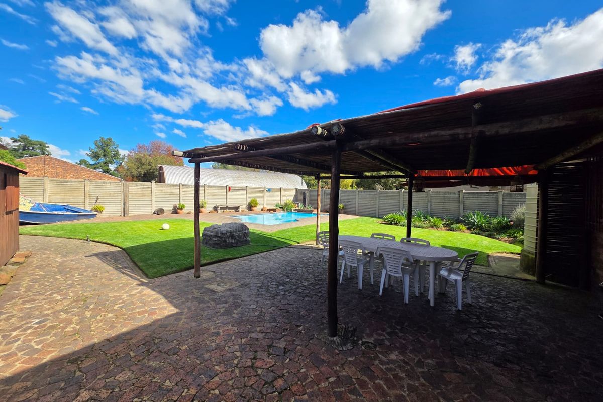 BEAUTIFUL HOUSE FOR SALE IN SASOLBURG - Photo 2